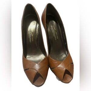 Stuart Weitzman for Russell Bremley Bond Street London, Size 7.5, Brown Heel